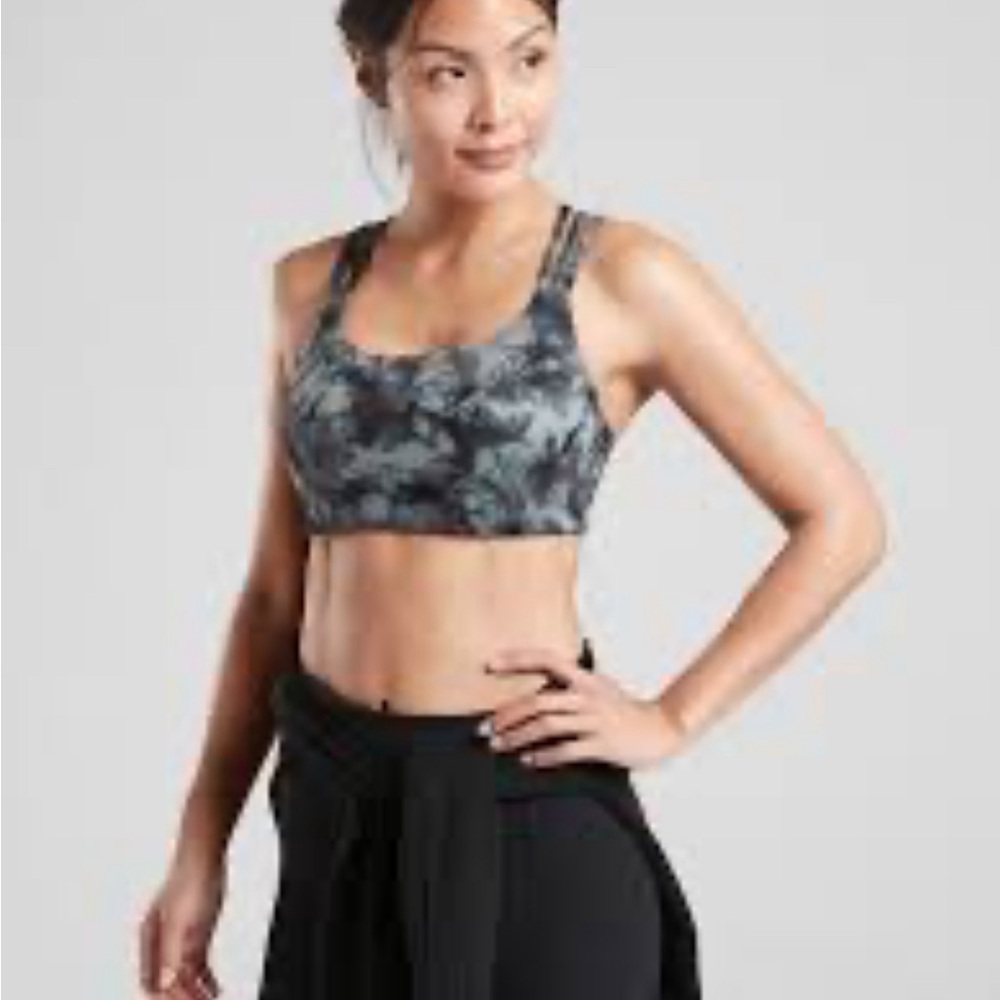 Athleta Hyper Focused Sports Bra in Powervita Size Medium